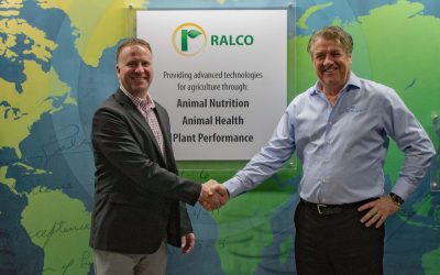 (From left to right) Ralco President/CEO Brian Knochenmus shakes hands with Genesus President/CEO Jim Long. Photo: Ralco