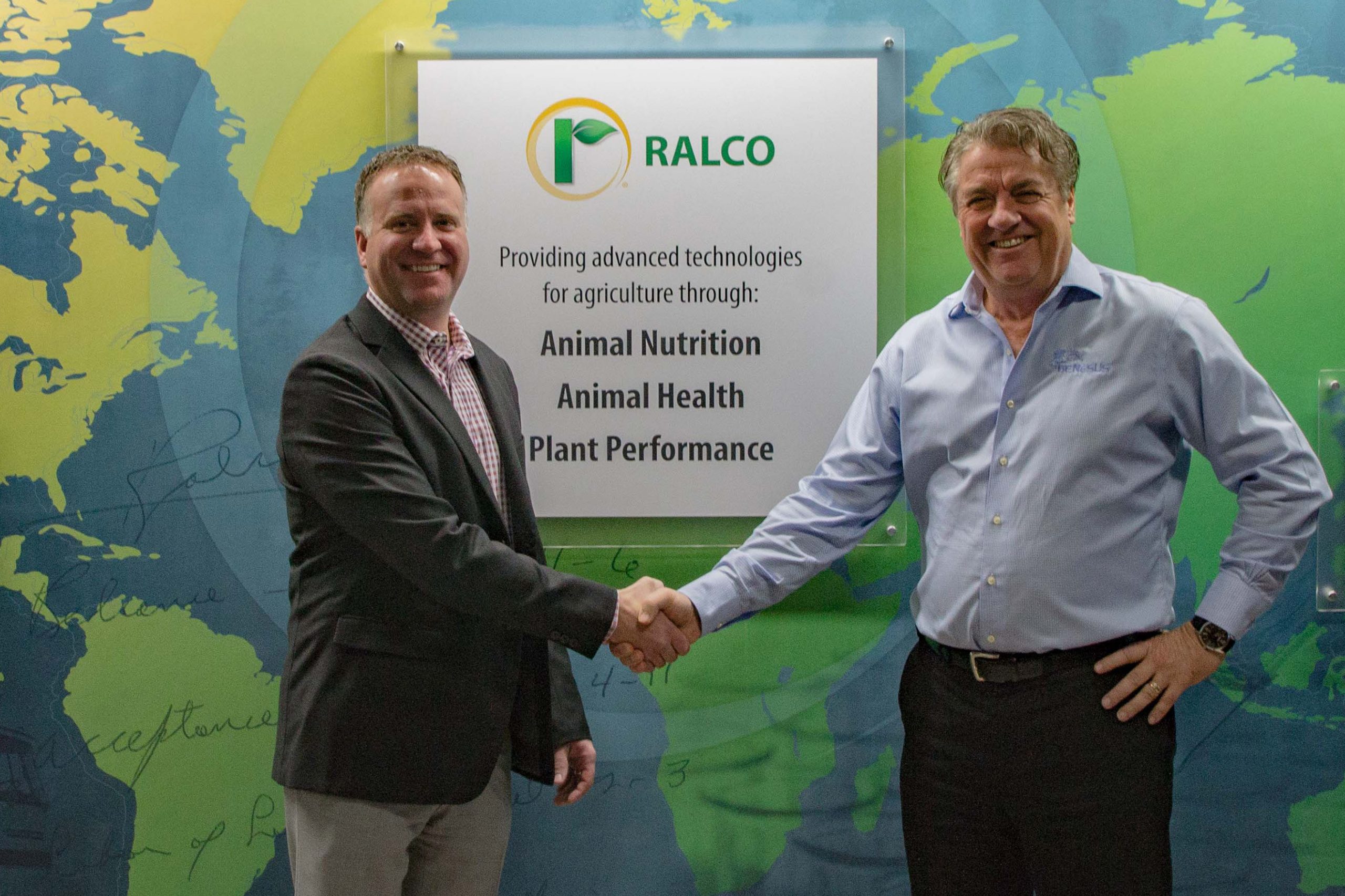 (From left to right) Ralco President/CEO Brian Knochenmus shakes hands with Genesus President/CEO Jim Long. Photo: Ralco