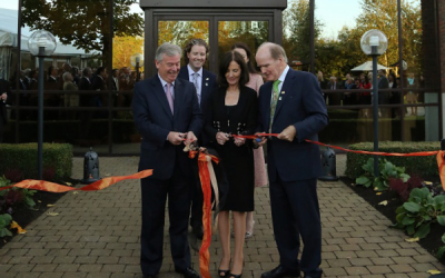 (from left to right) David Byrne, former EU Commissioner for Food Safety, joins Deirdre Lyons, Alltech s co-founder and director of corporate image and design, and Dr. Pearse Lyons, president and founder of Alltech.