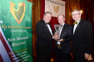 Dr. Pearse Lyons (center) accepts the Irish-U.S. Council s Outstanding Achievement Award  with Dennis D. Swanson, president of the Council and president of Fox Television Stations Group, (left) and Noel Kilkenny, Ireland s Consul-General in New York (right).