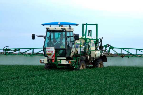 Sprayer nozzle size can determine yield gains or declines