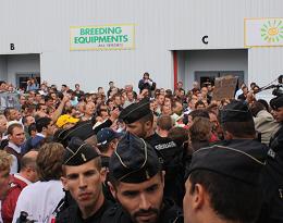 BREAKING NEWS: Dairy farmers protest at SPACE