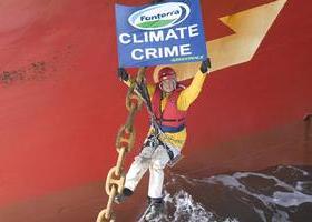 Greenpeace protests on NZ ship with palm kernel feed