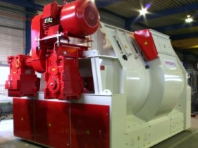 Drying feedstuffs in vacuum coater