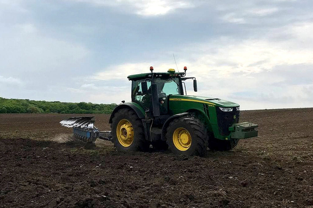 Ukrainian farmer sends his tractors to sow the fields - All About Feed