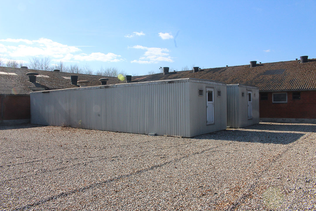 A special feature to increase farrowing capacity – by adding two containers to the farm buildings.