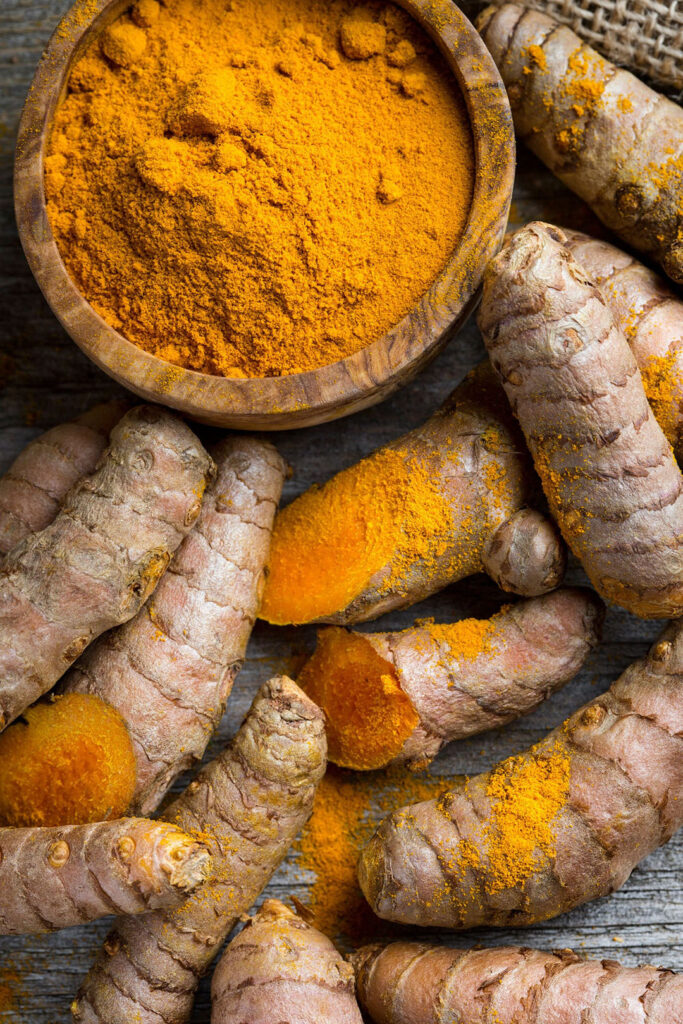 Curcumin is a polyphenolic bioactive compound extracted from the turmeric plant, Curcuma longa.